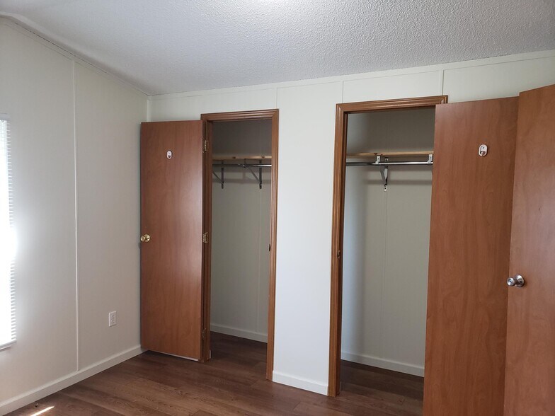 Building Photo - 205 Cross Dr