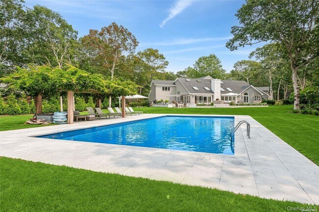 Building Photo - 28 Old Meeting House Rd