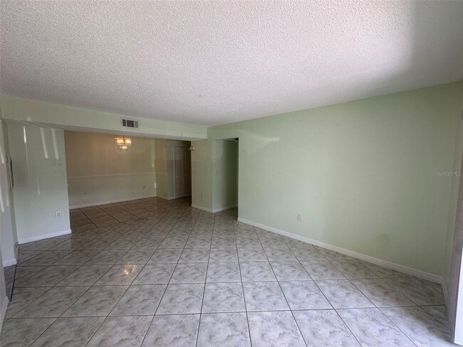 Building Photo - Del Ray Condo for Rent!!