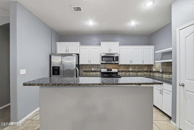 Building Photo - 14625 Lipizzan