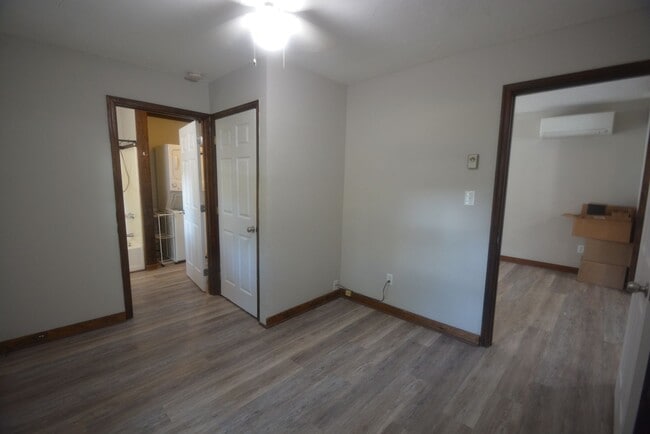 Building Photo - 564 Chestnut St