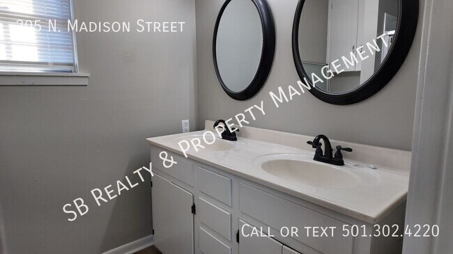 Building Photo - 205 N Madison St