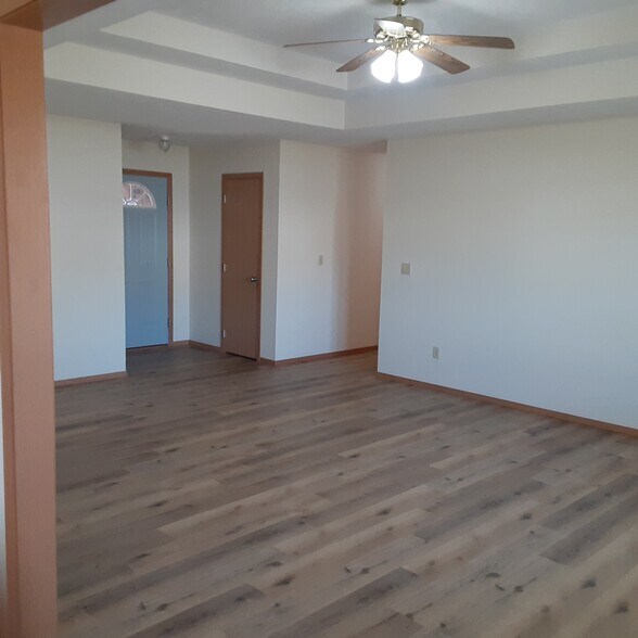 Building Photo - 409 Cedar Ln