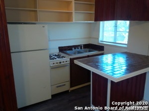 Building Photo - 805 Eleanor Ave