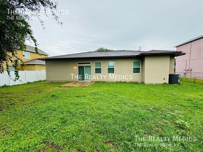 Building Photo - Fantastic 4 Bedroom, 2 Bathroom Home in Po...