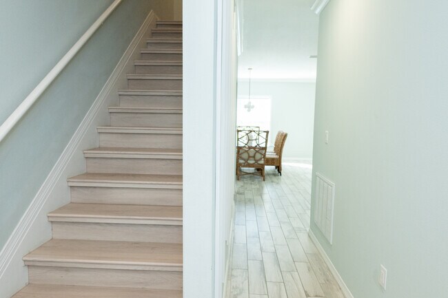 Building Photo - 6619 Carlinga Dr