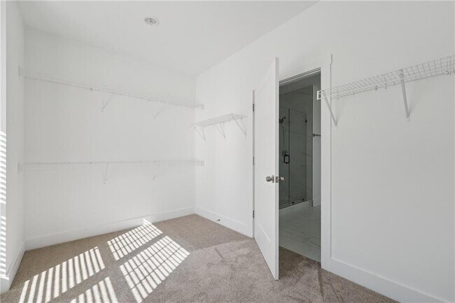 Building Photo - 2049 Chestnut Oak Trl