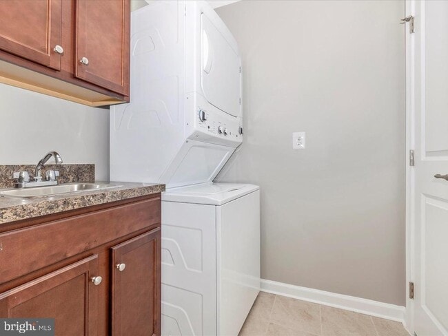 Building Photo - 10020 Beerse St