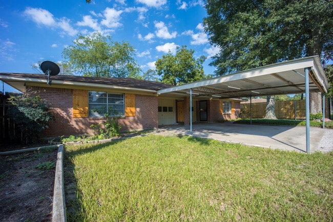 Building Photo - 17411 Strack Dr E