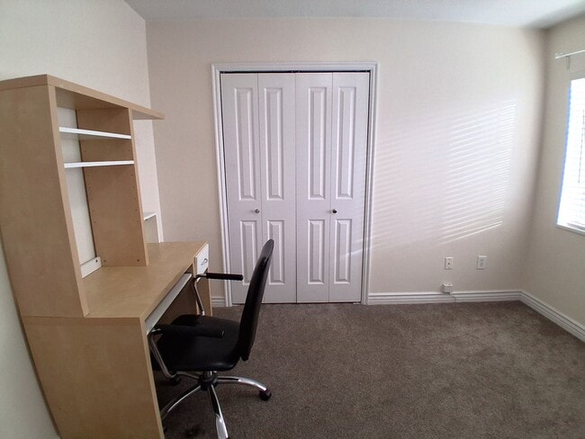 Building Photo - 1541 N 550 W