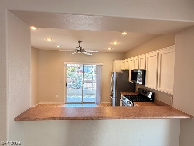 Building Photo - 2523 Romanza Rd