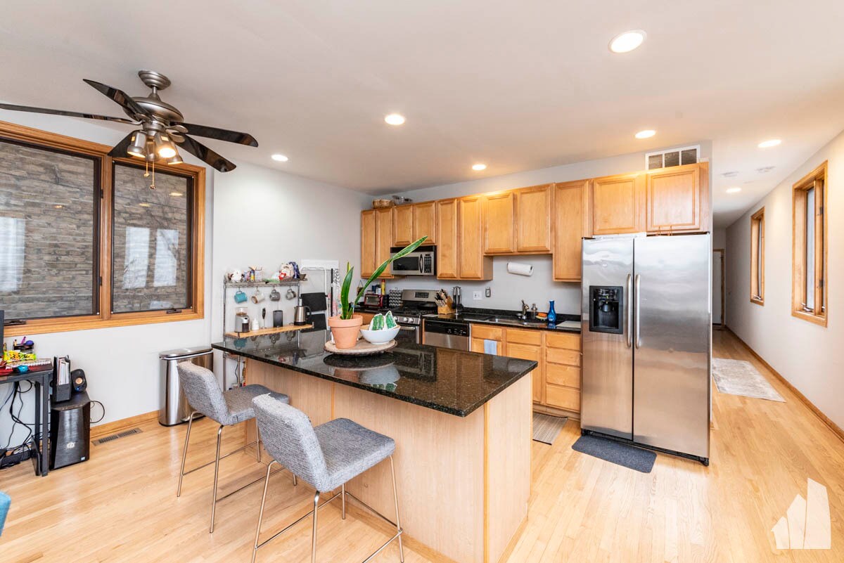 Building Photo - 1403 N Artesian Ave