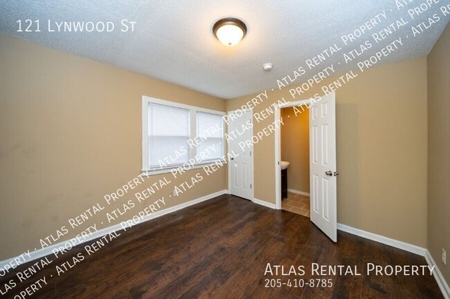 Building Photo - 121 Linwood St