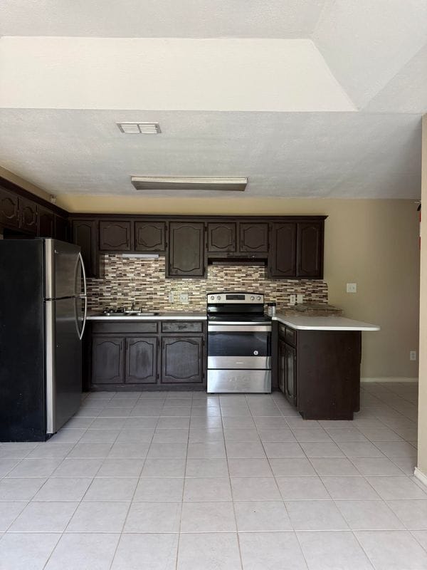Building Photo - 1800 Oasis Dr