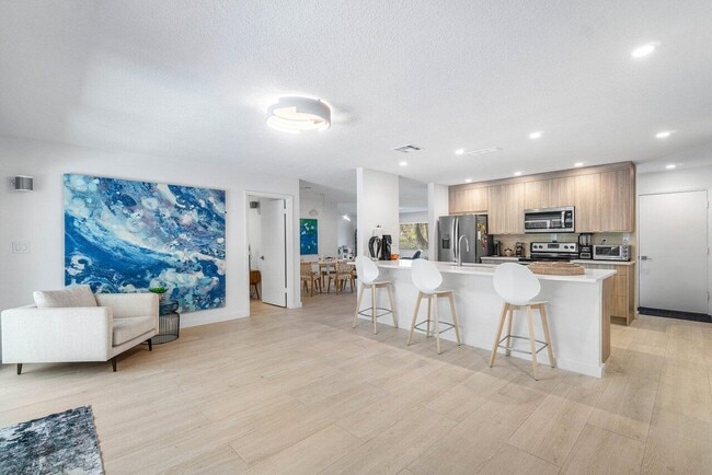 Building Photo - 5903 N Ocean Blvd