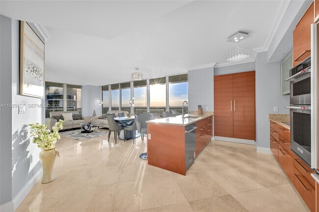 Building Photo - 1830 S Ocean Dr