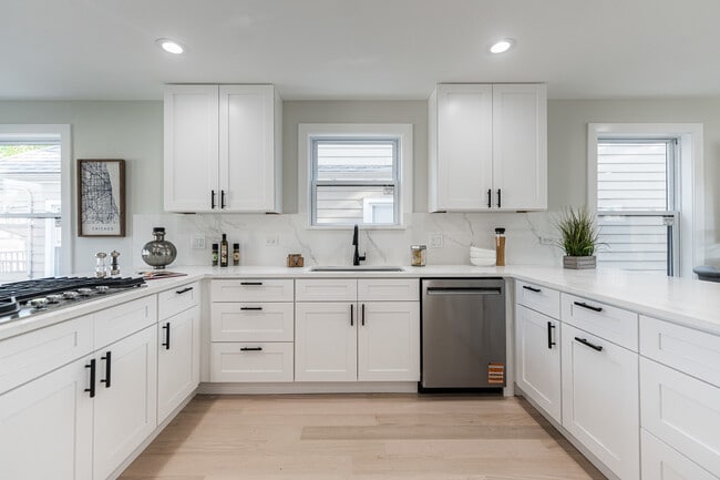 Building Photo - 4129 N Oketo Ave