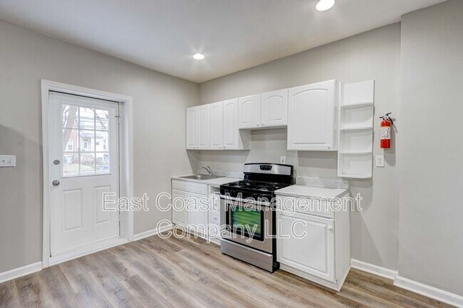 Building Photo - 2854 Oakley Ave