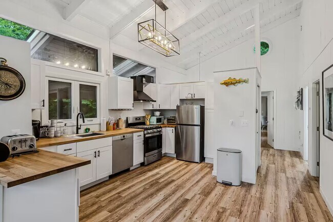 Building Photo - 2364 Willard Rd