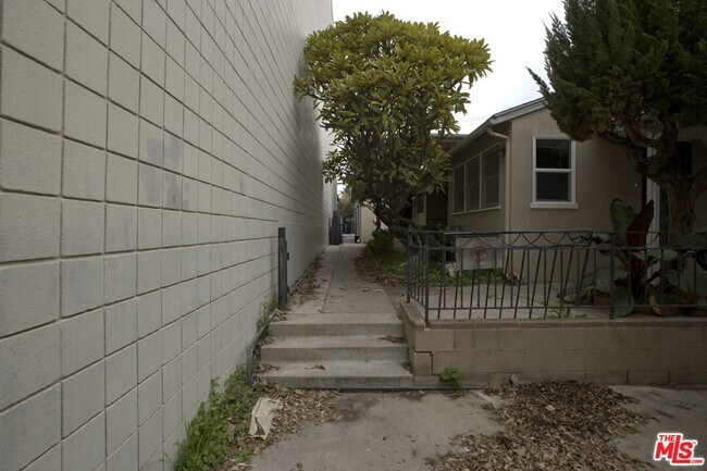 Building Photo - 1834 Sawtelle Blvd