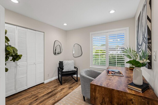 Building Photo - 464 Edelweiss Dr