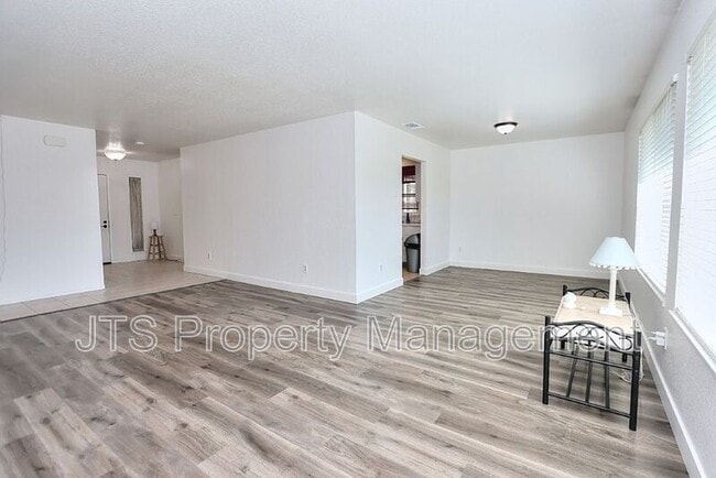 Building Photo - 6069 Kingwood Cir