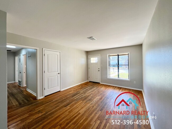 Building Photo - Available NOW: Beautifully Remodeled 3/1.5...