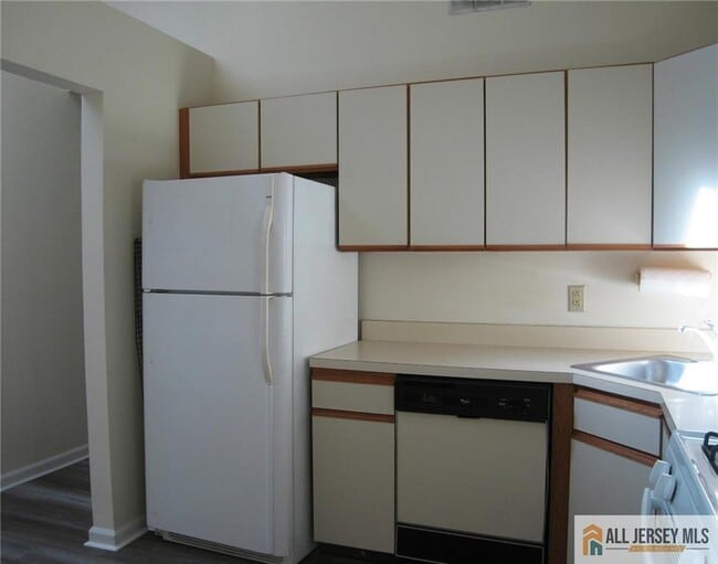 Building Photo - 152 Darwin Ln
