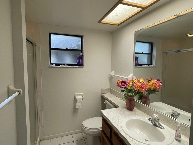 Building Photo - 202 Woodlake Wynde