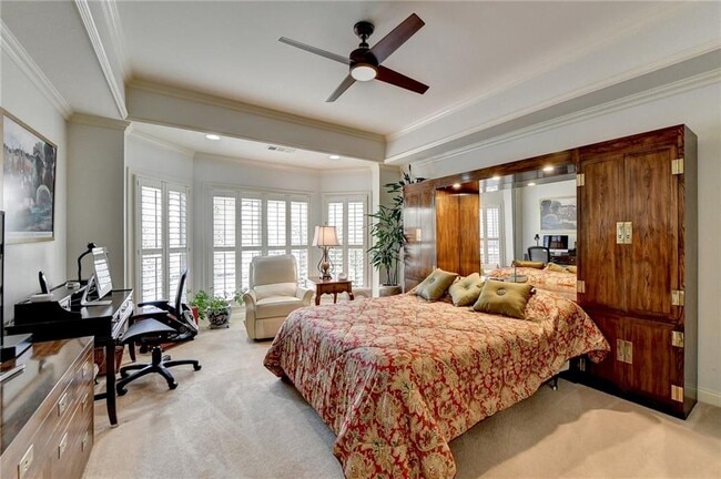 Building Photo - 6745 Laurel Oak Dr