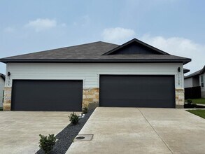 Building Photo - 170 Schrader Dr