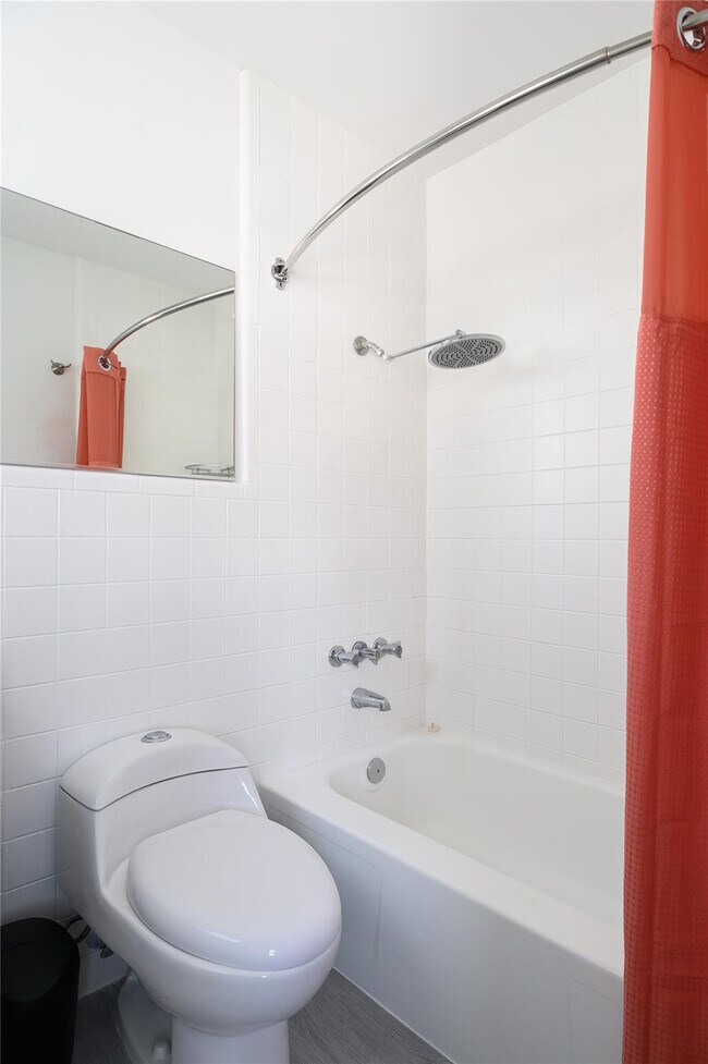 Building Photo - 1020 N Victoria Park Rd