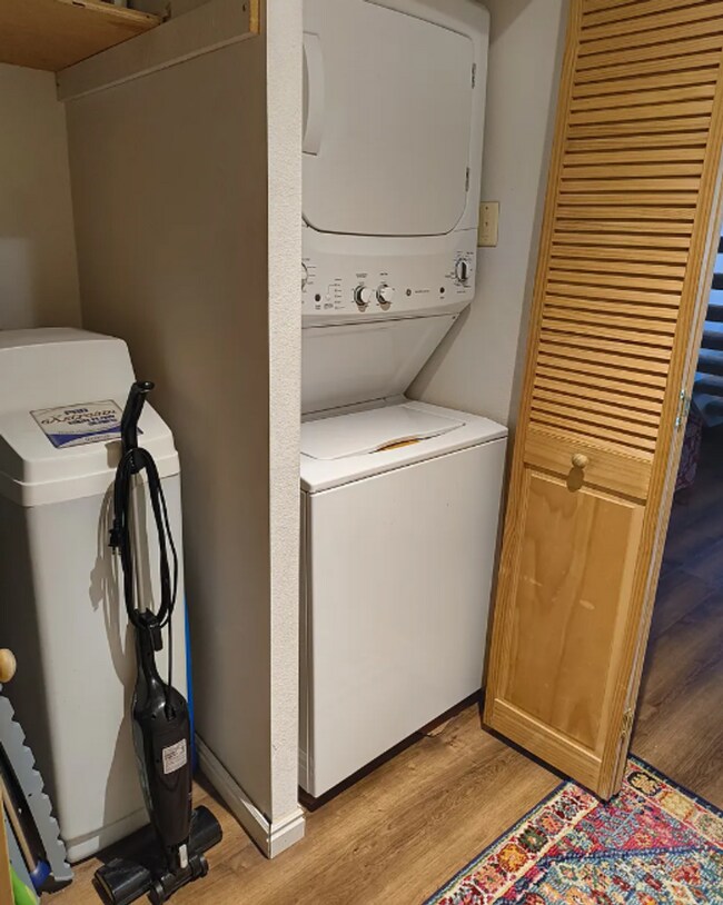 Building Photo - 2 Bedroom/1.5 Bathroom unit in Murray!