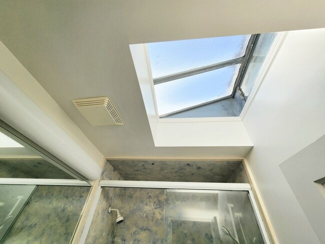 Building Photo - Lovely home in Daly City