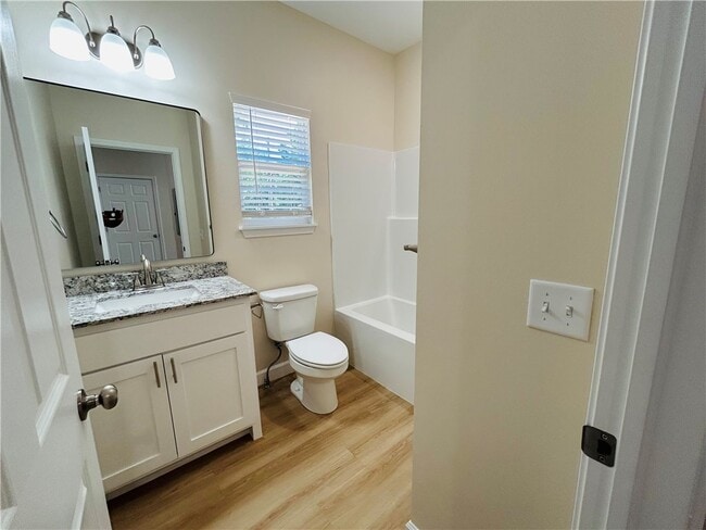 Building Photo - 706 E Johnson Ave