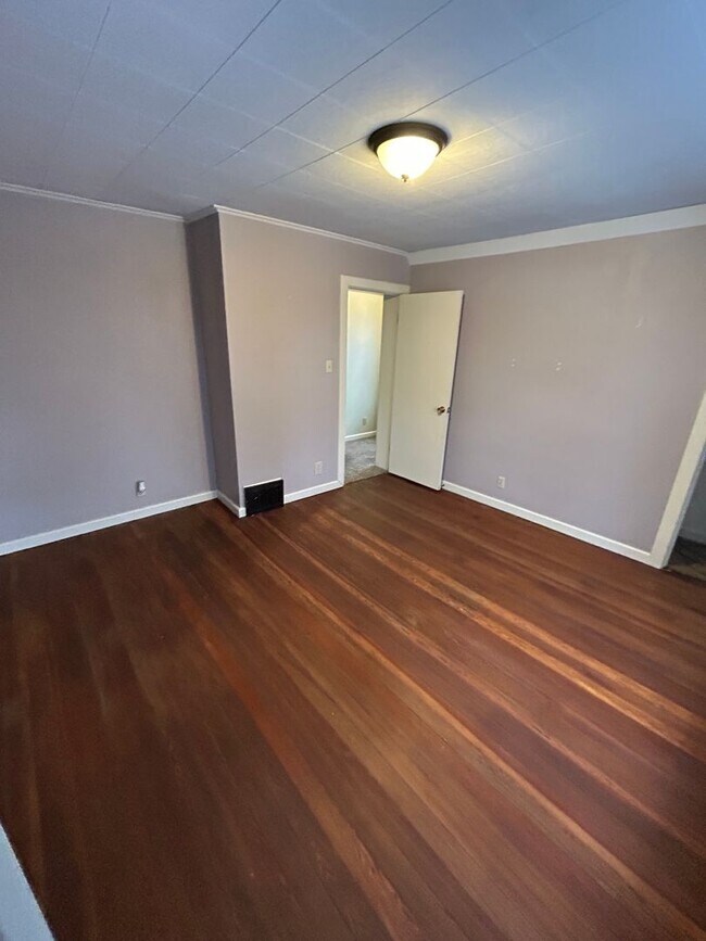 Building Photo - 4 Bedroom Home on Kalispell’s East Side – Spacious Yard & Double Garage