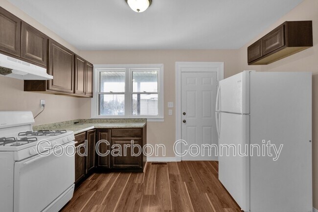 Building Photo - 101 Miller St