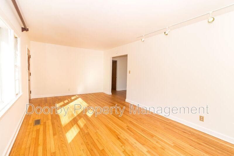 Building Photo - 203 Dawn St