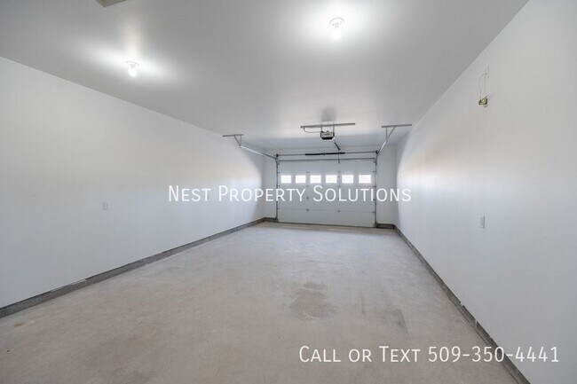 Building Photo - 1213 Rd F .2 NE