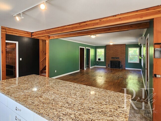Building Photo - Charming Farmhouse in Town — Hobby Ready &...