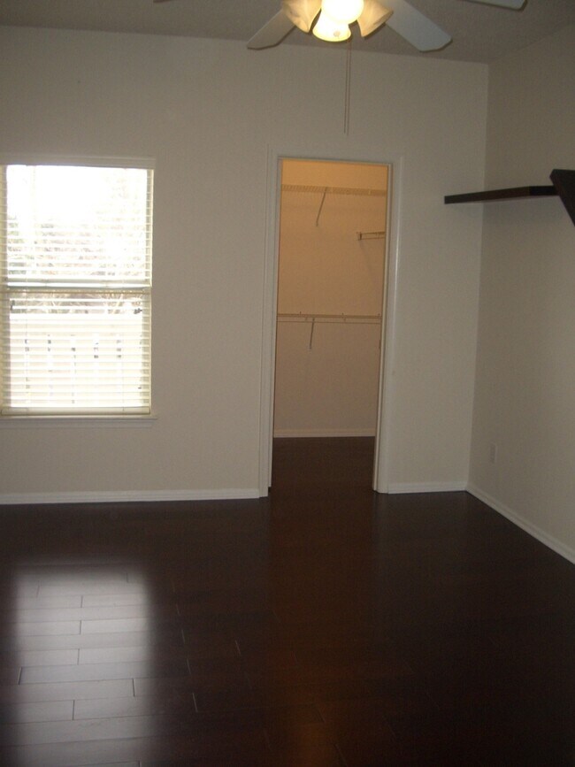 Building Photo - Renovated 2 bed/2 bath condo in the heart of Centreville, close to everything!!