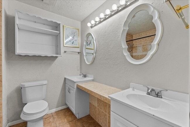 Building Photo - 430 Redway Ln