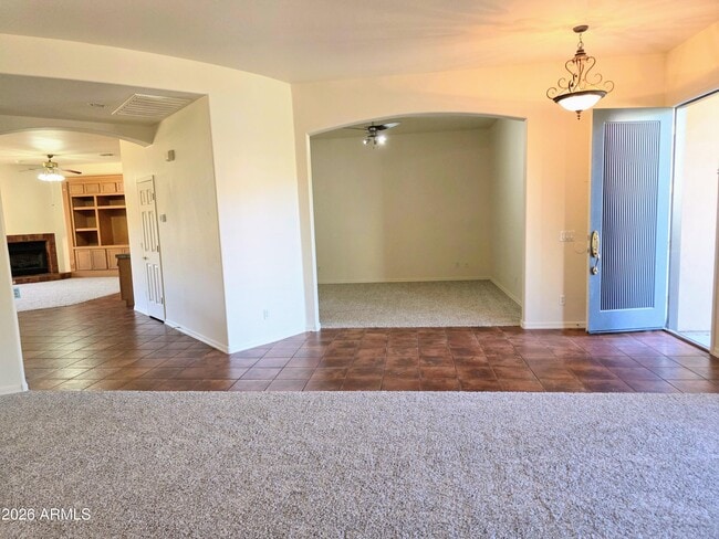 Building Photo - 1021 W Horseshoe Ave