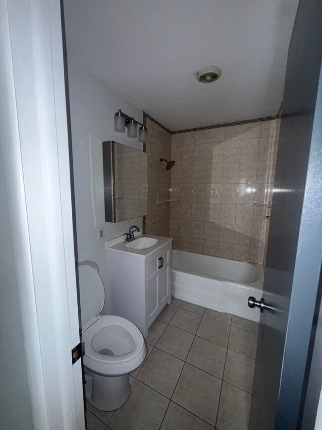 Building Photo - 3315 S Mt Carmel Ave