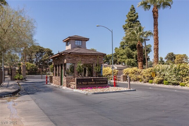 Building Photo - 753 Oakmont Ave