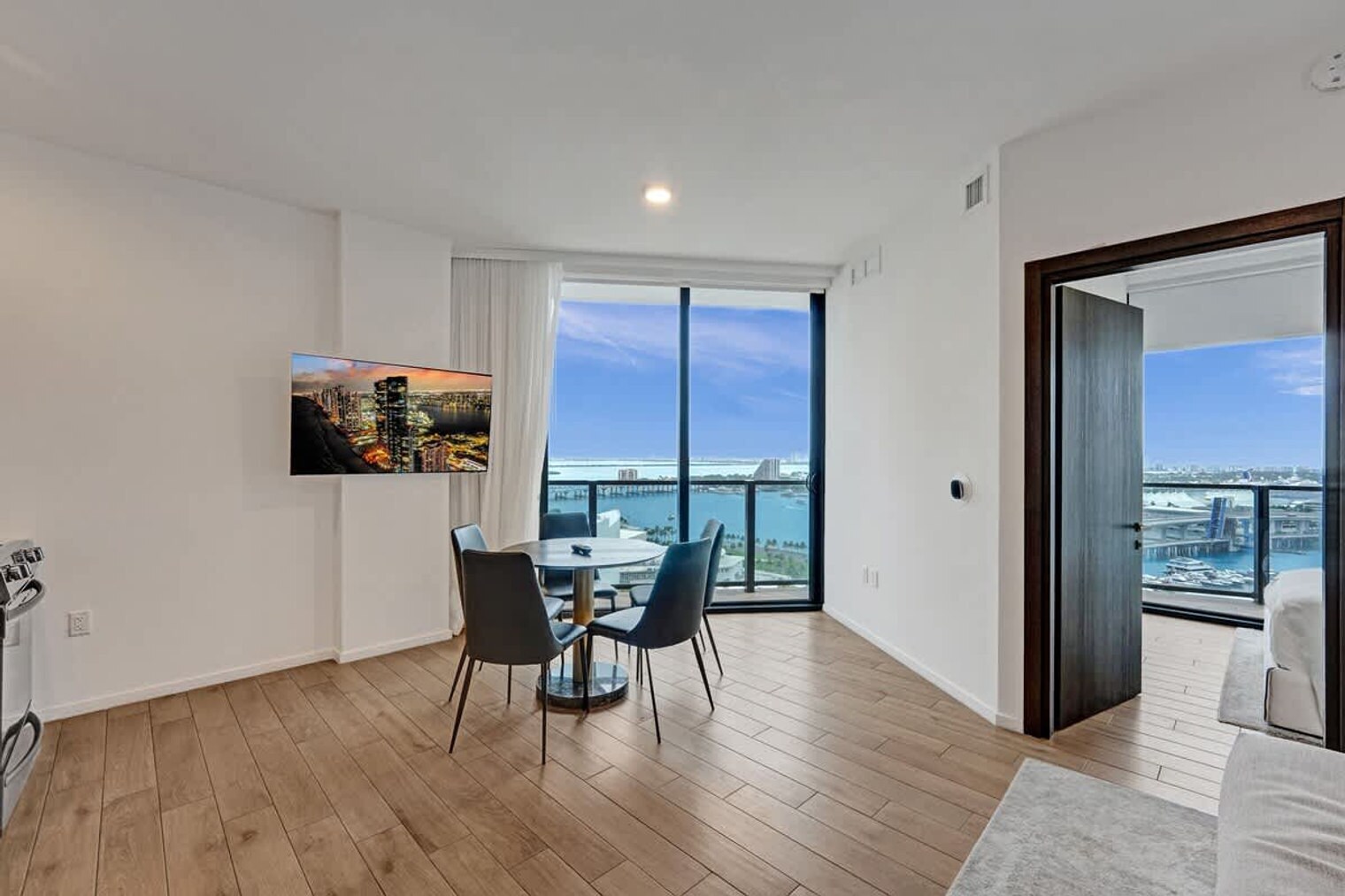 Building Photo - 398 NE 5th St