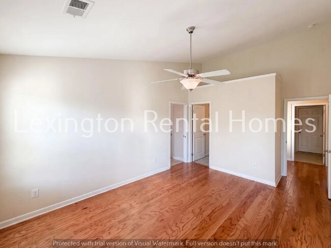 Building Photo - 152 Castlefield Dr