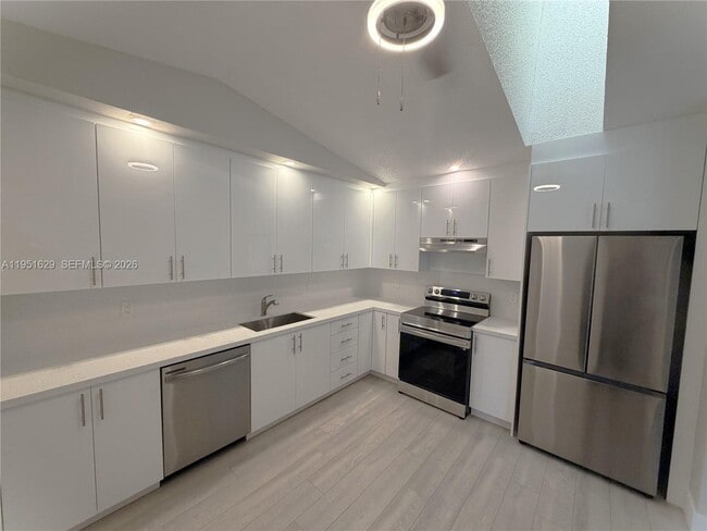 Building Photo - 1439 Captains Walk