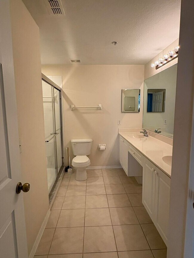 Building Photo - 2/2 Condo for Rent in Fort Myers