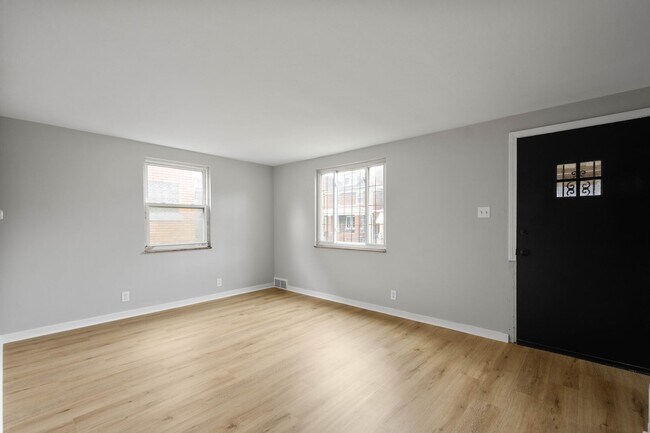 Building Photo - MOVE IN SPECIAL! SCORE HALF OFF 1ST MONTH'...